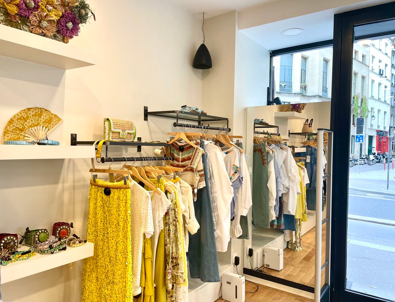 Boutique de prêt-à-porter livrée - Paris Mabillon