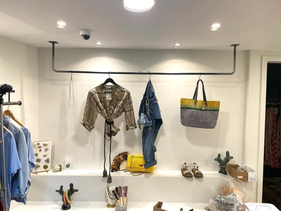 Boutique de prêt-à-porter rénovée - Paris Mabillon